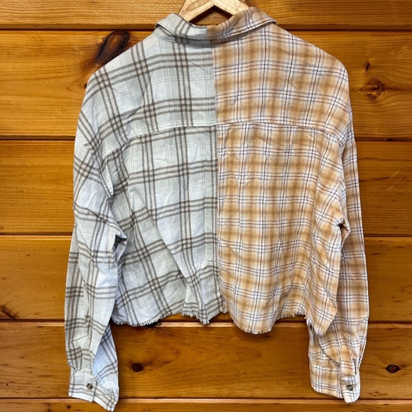 Cropped 2 Tone Aeropostale Flannel Long Sleeve Cotton Blend Shirt Raw Hem L - Picture 4 of 4